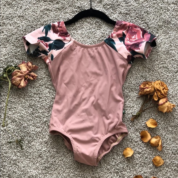 Other - *SOLD* Rare floral luckyleo